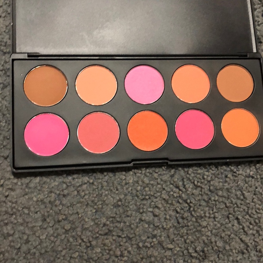Makeup - Picture 2 of 3